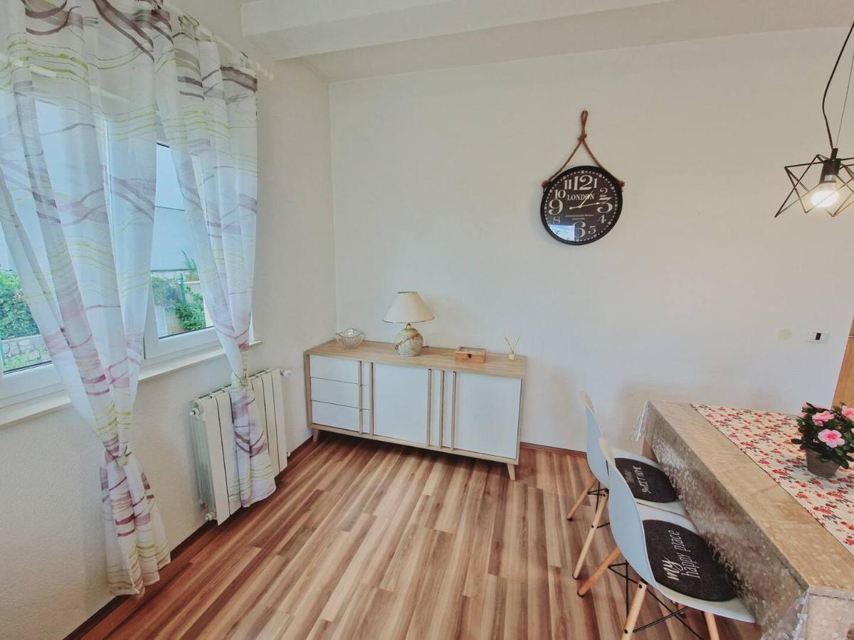 Apartments In Rijeka, Free Parking And Large Terrace, 15Min Drive From The Beach Exterior foto